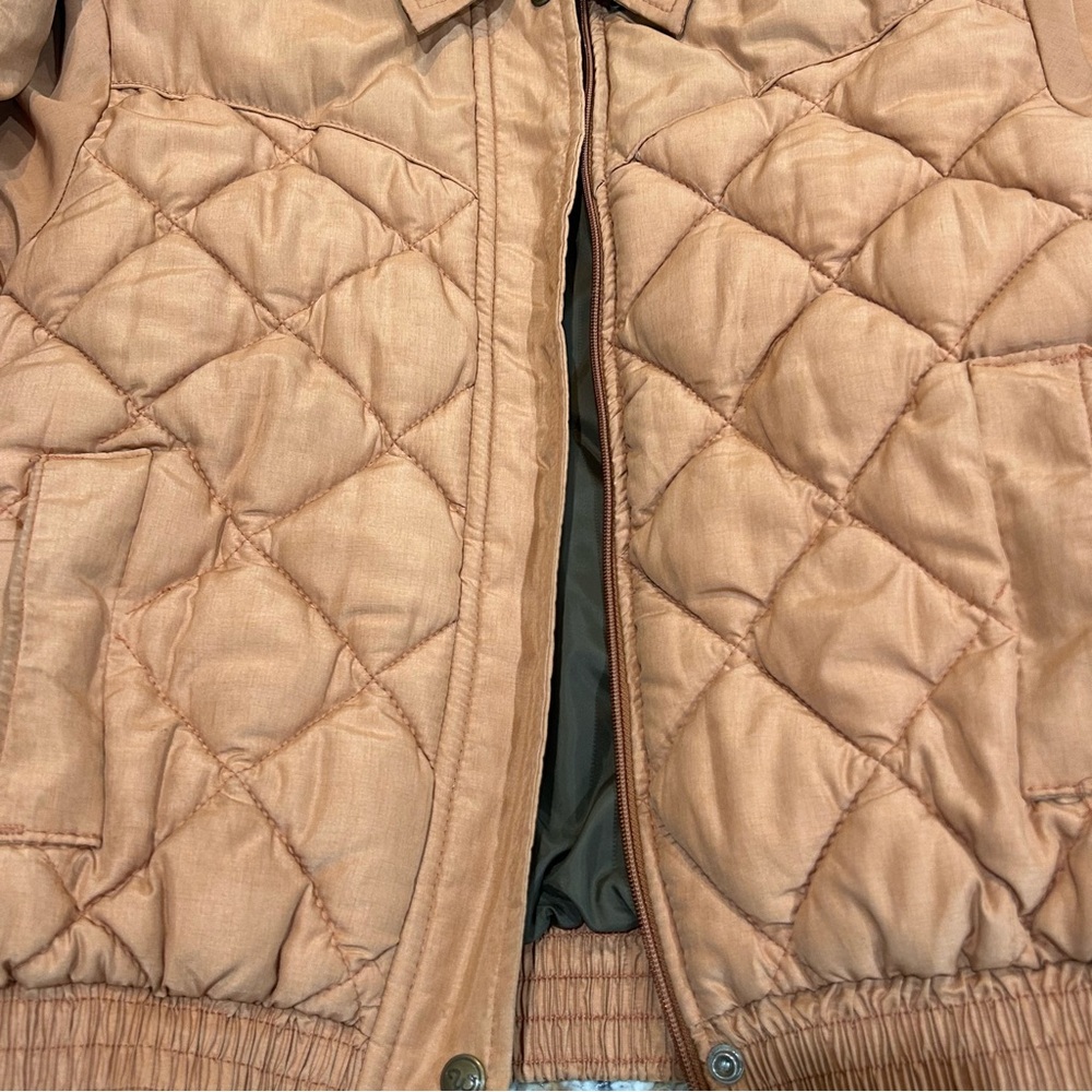Vintage Walls Western Puffer Youth Jacket
Blizzard-Pruf Size Medium(10-12) - Picture 8 of 9